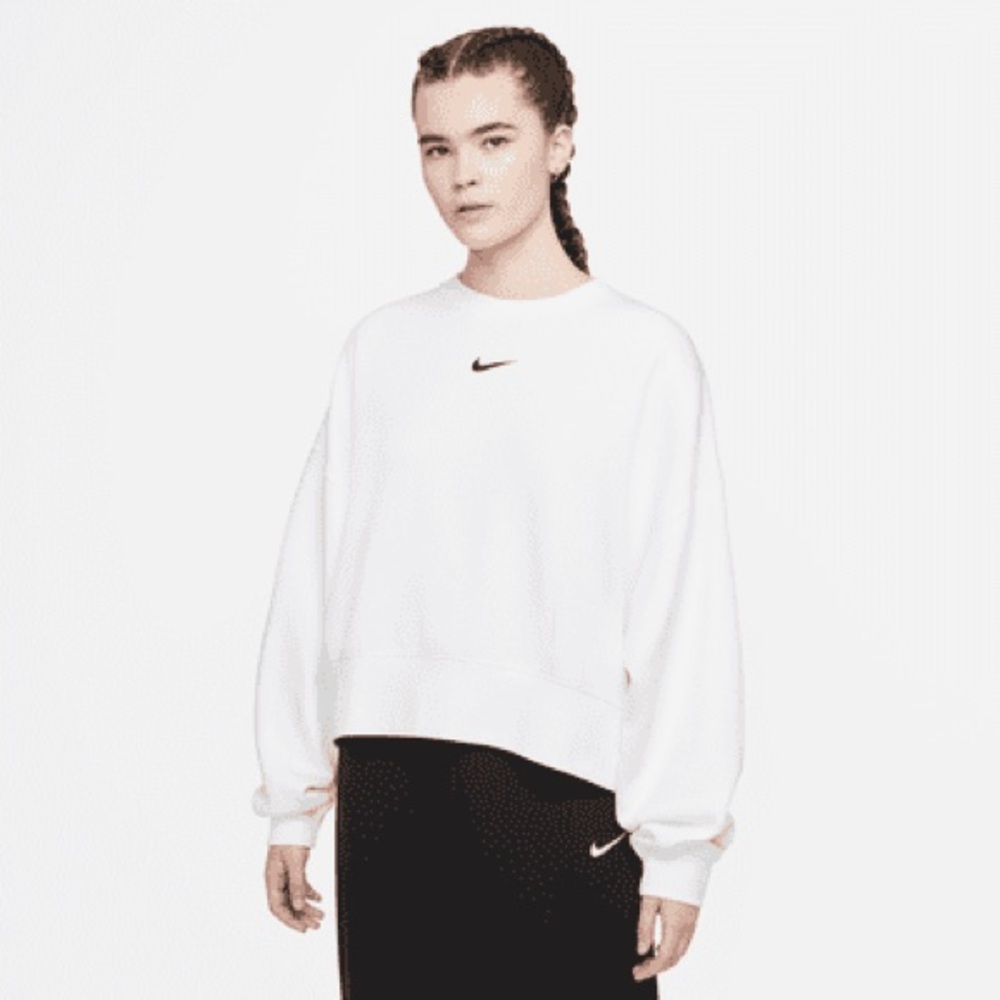 Nike Sportswear Collection Essentials, Women’s Oversized Fleece Crew Sweatshirt